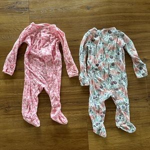 (2) Magnetic Me Footie with Folder Over Hands - Leophearts & Whistledon Print